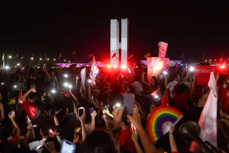 As ruas têm chamado Lula