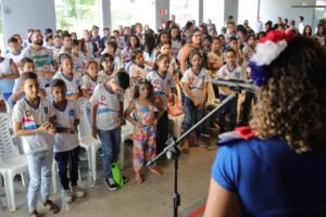 Praça Literária reúne 200 estudantes em manhã de contação de histórias em Maceió