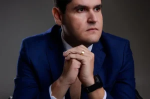 Estrategista prevê vitória de Renan Filho sobre JHC e aponta disputa acirrada ao Senado em AL