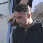 Flávio Bolsonaro chega aos Estados Unidos após deixar o Brasil pela fronteira com a Argentina