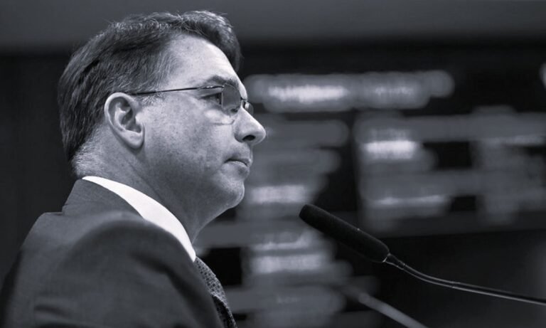 Flávio promete alterar a Constituição e gera questionamentos sobre limites do poder