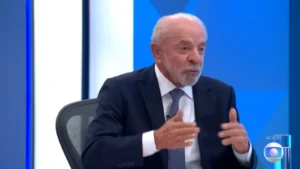 Lula promete manter aumento real do salário mínimo e anuncia medidas para reduzir dívidas