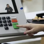 Quem não votou no 1º turno pode votar no segundo; veja como regularizar