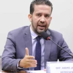 Janones mobiliza mais de 2 milhões no WhatsApp e monta tropa digital para campanha de Lula
