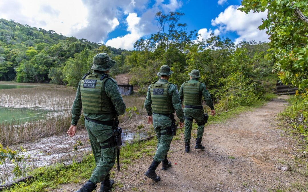 Polícia Militar resgata jaguatirica encontrada dentro de residência em Penedo
